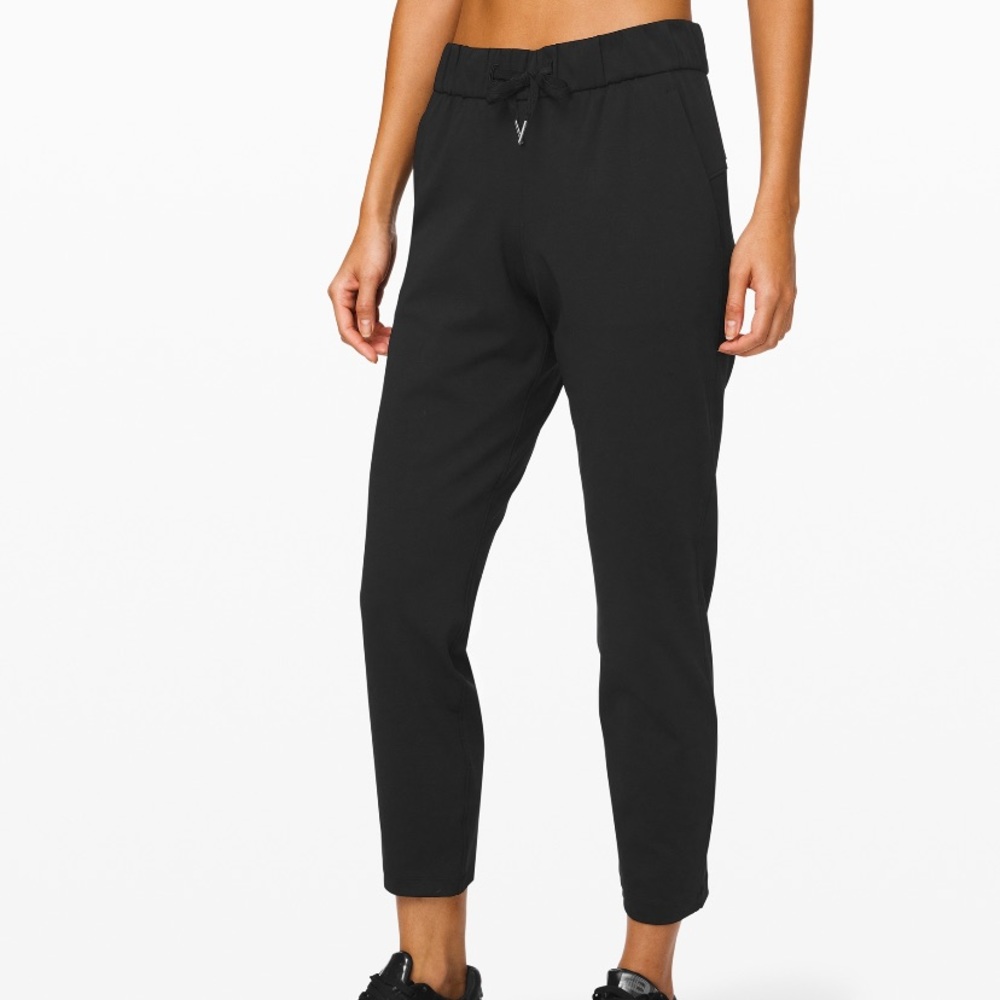 Lululemon On The Fly 7/8 Pants, size 6, EUC